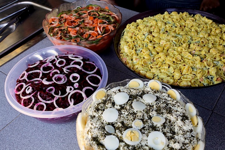 We can provide a variety of different salads to accompany meals at event and functions at the Hunters Hotel Retreat Hotel.