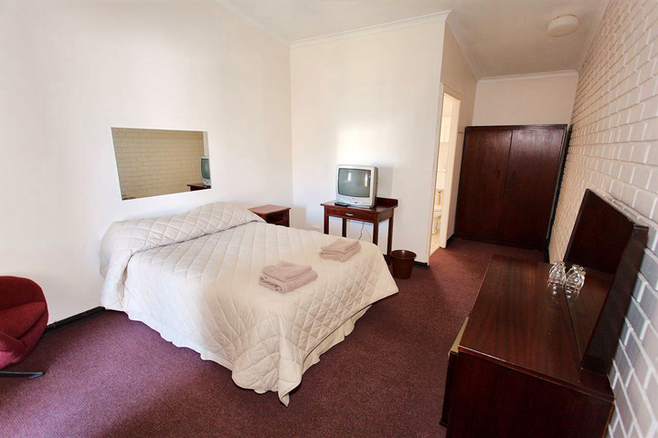 Hunter's Retreat Hotel Rooms and Accommodation Hunter's Retreat Hotel Rooms and Accommodation